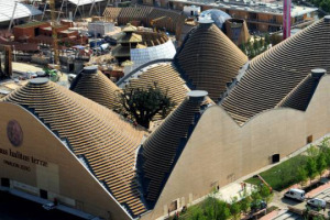 Expo &egrave; al giro di boa, ed una delle attrazioni che ha riscosso maggiore consenso &egrave; il padiglione Zero, la porta d&rsquo;ingresso dell&rsquo;Esposizione, un viaggio nella &ldquo;memoria alimentare&rdquo; dell&rsquo;uomo, ideato da Davide Rampello e progettato da Michele De Lucchi