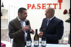 Se bevi non guidare. La cantina abruzzese Pasetti sdogana i messaggi dissuasivi sulle eichette dei vini. Uno slogan sociale che fa discutere...