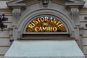 Le feste di fine anno sono l&rsquo;occasione giusta per concedersi pranzi e cene d&rsquo;autore. Come quelle firmate da Matteo Baronetto al Ristorante Del Cambio di Torino, dove l&rsquo;altissima qualit&agrave; in cucina incontra la biodiversit&agrave;. Anche in cantina