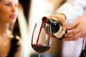 Il ruolo della sala nella vita di un ristorante, troppo spesso &ldquo;oscurato&rdquo; dal successo dei grandi chef, ma anche il cambiamento della gestione del vino e della carta: ne abbiamo parlato con 4 nomi top della ristorazione del Belpaese