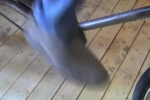 Vuoi assaggiare il vino? Allora pedala, per generare l&rsquo;energia necessaria ad alimentare lo stand che te lo offre. Ecco l&rsquo;idea di Salcheto, la prima cantina europea off-gred, che da Vinitaly rilancia la provocazione sulla sostenibilit&agrave; ambientale