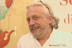 Tra il serio ed il faceto con uno dei top chef italiani, Davide Scabin, tra i pochi ad aver aperto locali italiani di altro livello all&rsquo;estero: &ldquo;diventiamo riferimento per la qualit&agrave; del made in Italy, alleati di chi combatte l&rsquo;italian sounding&rdquo;