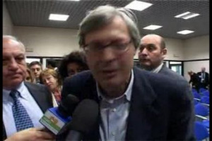 Vittorio Sgarbi, sindaco di Salemi, guida la rivolta dei vigneron siciliani contro le pale eoliche ‘‘selvagge’’, e annuncia una ‘‘marcia’’ su Roma in maggio per opporsi ad un’‘‘invasiva deturpazione’’ del paesaggio Vittorio Sgarbi, sindaco di Salemi, guida la rivolta dei vigneron siciliani contro le pale eoliche ‘‘selvagge’’, e annuncia una ‘‘marcia’’ su Roma in maggio per opporsi ad un’‘‘invasiva deturpazione’’ del paesaggio