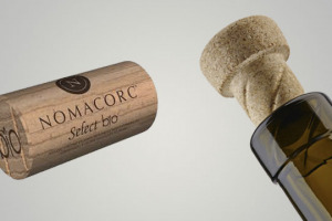 Il mondo del vino, negli ultimi anni, ha riscoperto la comodit&agrave; del tappo a vite, ma quali sono le contromosse dei due leader mondiali, Nomacorc e Amorim Cork, punti di riferimento, rispettivamente, nei tappi sintetici e nei tappi in sughero?