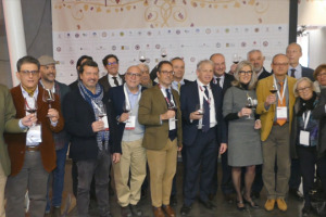 Toscana vuol dire vino. Un brand unico fatto da una pluralit&agrave; di nomi e di territori, da quelli pi&ugrave; affermati alle realt&agrave; meno conosciute e pi&ugrave; giovani, che stanno ancora lavorando per emergere, in una sorta di &ldquo;Risorgimento&rdquo; del vino toscano