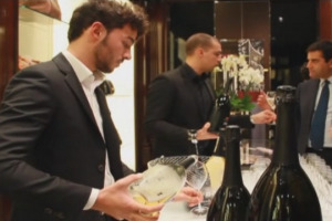 La raccolta dell&rsquo;uva &egrave; arrivata a Milano, nel quadrilatero della moda, con la Vendemmia di via Montenapoleone, dove le etichette dei vignaioli del Comitato Grandi Cru d&rsquo;Italia incontrano i marchi del lusso