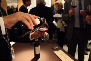 Finita quella tra i filari, per le griffe del vino italiano &egrave; di nuovo tempo di ... vendemmia. A Milano, nelle vetrine delle firme dell&rsquo;alta moda di via Montenapolenone, all&rsquo;insegna della bellezza, dell&rsquo;artigianalit&agrave; e della cura dei particolari