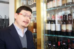 Dal 25 al 28 marzo a Verona torna Vinitaly, l&rsquo;evento di riferimento del vino italiano nel mondo. L&rsquo;edizione 2012 nelle parole della brand manager Elena Amadini, del dg Veronafiere Giovanni Mantovani, e di Stevie Kim (OperaWine)