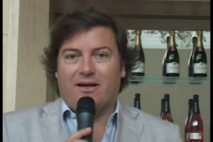 Precursore di ogni denominazione enoica europea, il vino di Porto ha conosciuto il suo primo &lsquo;&lsquo;disciplinare&rsquo;&rsquo; gi&agrave; nel &lsquo;700, quando il territorio di produzione fu limitato ai filari della valle del Douro, nel Nord del Paese