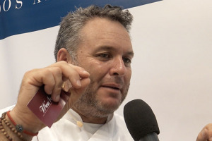 Dos Almas, il saper fare veneto e i vigneti del Cile si incontrano nella nuova avventura imprenditoriale transatlantica della griffe veneta Zonin1821 con la famiglia cilena Vial, per un brand globale che punta a 600.000 bottiglie in tre anni.