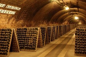 Il colosso americano Carlyle Group vicino all&rsquo;acquisto di Codorn&iacute;u Ravent&oacute;s, storia del Cava