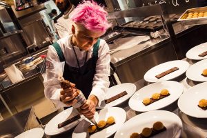 “Per la “fase 2” chi deciderà le regole ci coinvolga”: l’appello della chef Cristina Bowerman