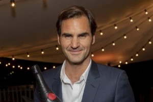 &ldquo;Greatest since 1998&rdquo;, lo Champagne Mo&euml;t & Chandon celebra il super tennista Roger Federer