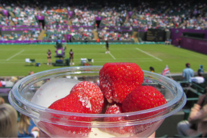 Senza i lavoratori della Ue nelle campagne del Kent, a Wibledon &egrave; allarme fragole con la panna