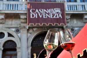 &Egrave; gi&agrave; tempo di &ldquo;Calici di Stelle&rdquo;, al Casin&ograve; di Venezia, con 100 vini italiani sul Canal Grande