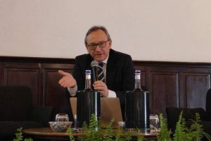Il futuro dei consorzi: tra il “vuoto” lasciato dall’Ue e le rappresentanze da “riequilibrare” Il futuro dei consorzi: tra il “vuoto” lasciato dall’Ue e le rappresentanze da “riequilibrare”