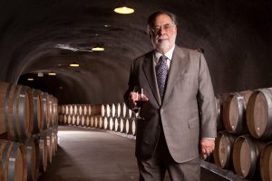 “Più conoscenza per godere del vino, più condivisione, appena possibile”: parla Francis Ford Coppola “Più conoscenza per godere del vino, più condivisione, appena possibile”: parla Francis Ford Coppola