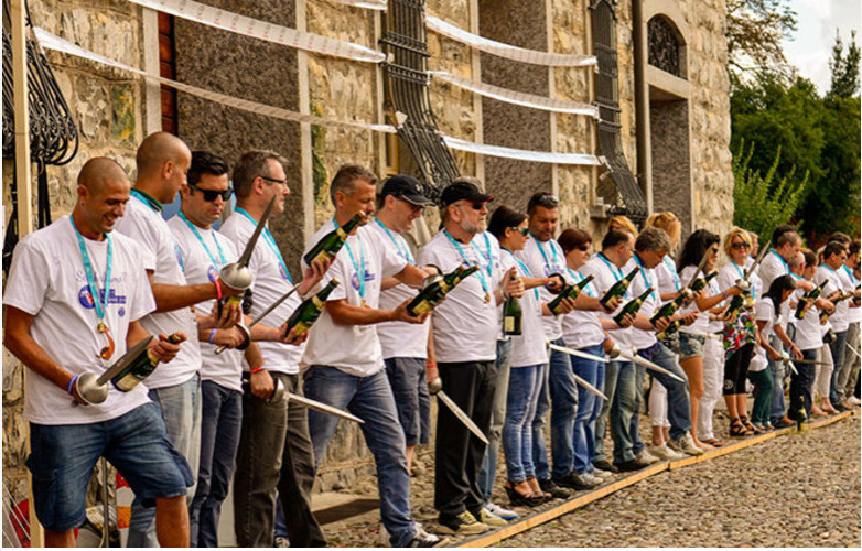 Il maggior numero di bottiglie di Champagne “sciabolate” contemporaneamente