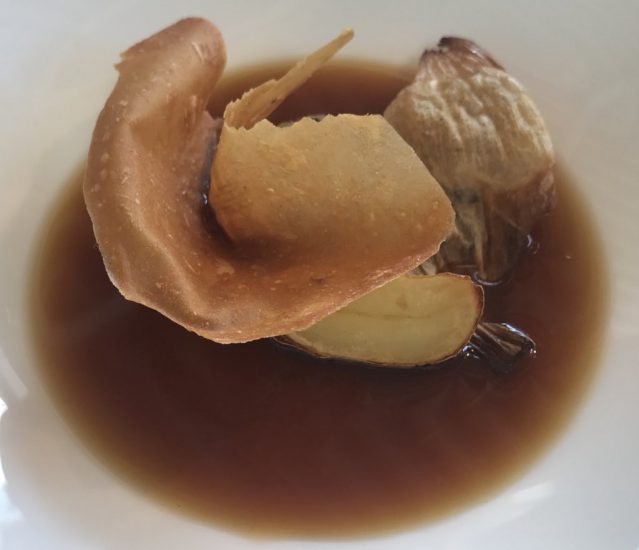 La nostra patata novella, cipolla e brodo con quel che resta