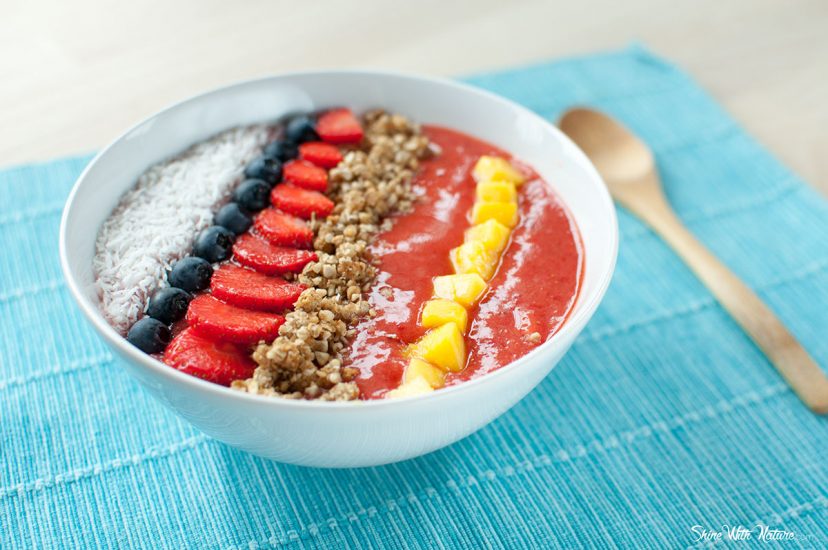 Lo smoothie bowl con frutta fresca