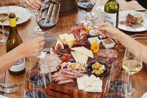 Il vino pi&ugrave; bevuto in Usa &egrave; lo Chardonnay, il pi&ugrave; amato lo Zinfandel, i consumi volano a tavola