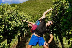 Aspettando la vendemmia, tra i filari della Franciacorta arriva la “Ginnastica del Vignaiolo”