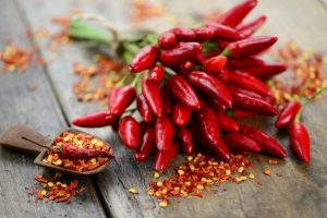 Non solo peperoncino, tra i cibi pi&ugrave; eccitanti sulla tavola anche asparagi, melanzane, cipolla rossa