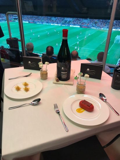Ristorante con vista terreno di gioco di San Siro con la regia de La Collina dei Ciliegi