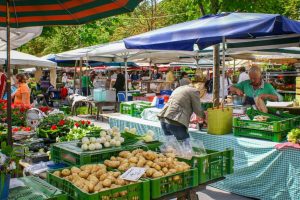 Italia leader nella rete di mercati contadini: a Terra Madre i numeri di Coldiretti/Ix&egrave; e Ismea
