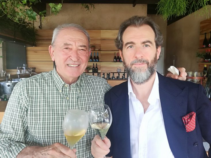 Vittorio Moretti brinda con il direttore di WineNews Alessandro Regoli