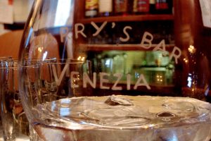 Tra i loro tavoli la storia d&rsquo;Italia, icone del made in Italy: i locali storici hanno un sindacato