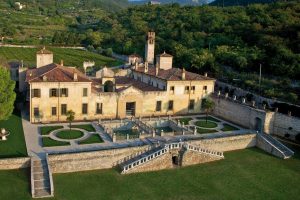 &Egrave; tempo di scoprire l&rsquo;arte di produrre vino, nelle Cantine Aperte in Vendemmia: ecco gli eventi
