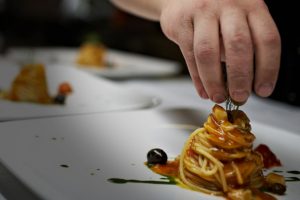 Contemporanea, di territorio, di qualità: la cucina italiana oggi (e gli chef) per i protagonisti