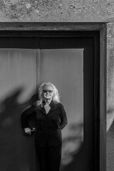 Anche Lynn Davis, una delle più grandi fotografe viventi, nelle Langhe grazie alla famiglia Ceretto