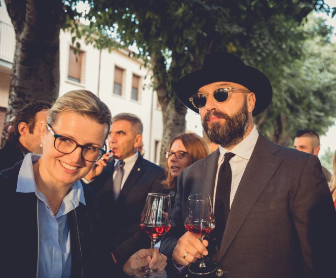 Marina Cvetic con Joe Bastiani nel Premio Gianni Masciarelli ... Oltre la vite