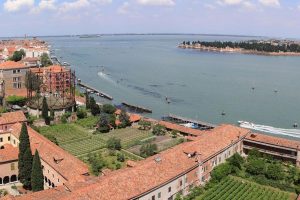 Il vino nelle religioni nello scenario mistico della Chiesa di San Francesco della Vigna a Venezia