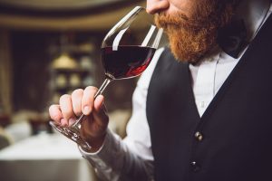 Tannico, arriva il Personal Sommelier: il consiglio per la bottiglia giusta &ldquo;corre&rdquo; su WhatsApp