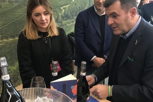 “Mettere sul tavolo subito l’Ocm vino, per fare programmazione”. Così da Vivite Gian Marco Centinaio “Mettere sul tavolo subito l’Ocm vino, per fare programmazione”. Così da Vivite Gian Marco Centinaio