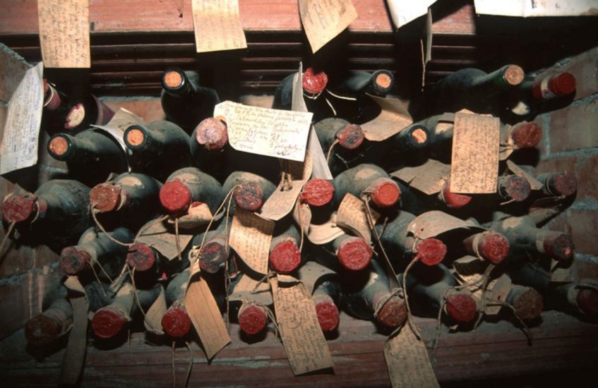 La ricolmatura del Brunello nelle cantine storiche di Montalcino