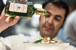 Olio EVO di qualità, sempre più ricercato dagli amanti del lusso: l’indagine Nomisma