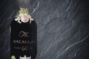 Una bottiglia di Macallan 1926, invecchiato 60 anni, battuta da Christie’s a 1,5 milioni di dollari