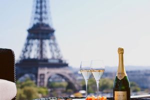 #ChampagneDay: il 22 ottobre tutto il mondo celebra le bollicine francesi. Un’icona indiscussa #ChampagneDay: il 22 ottobre tutto il mondo celebra le bollicine francesi. Un’icona indiscussa