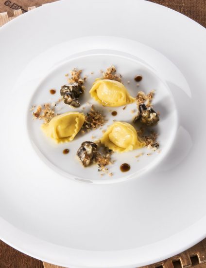 Gli Agnolotti di Polenta e Intingolo di Lumache di Annie Féolde. Ph Brambilla Serrani