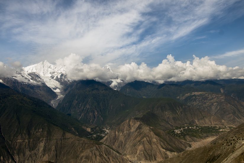 I vigneti dove nasce Ao Yun, tra le alte montagne di Cina