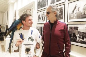 Il maestro Andrea Bocelli al fianco degli agricoltori nella petizione Ue &ldquo;stop al cibo anonimo&rdquo;