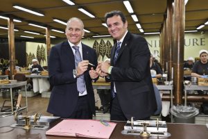 Tabacco, siglato protocollo tra Manifatture Sigaro Toscano e Ministero delle Politiche Agricole Tabacco, siglato protocollo tra Manifatture Sigaro Toscano e Ministero delle Politiche Agricole