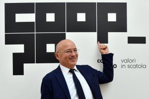 Marco Pedroni, presidente Coop, Makkox e Stefano Bartezzaghi in un dialogo tra serio e faceto