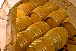 Wine, stocks of Italian wineries fall below 50 million hectolitres