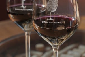 La Barbera d&rsquo;Asti, il vino &ldquo;pop&rdquo; per eccellenza del Piemonte, alla riscossa