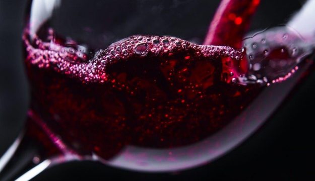 Vino, il colore crea aspettative, ma non determina il giudizio finale nel calice